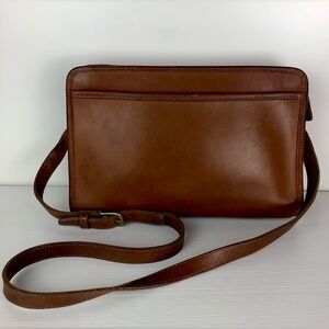 Vintage 1970s Coach British Tan Shoulder Bag 9833